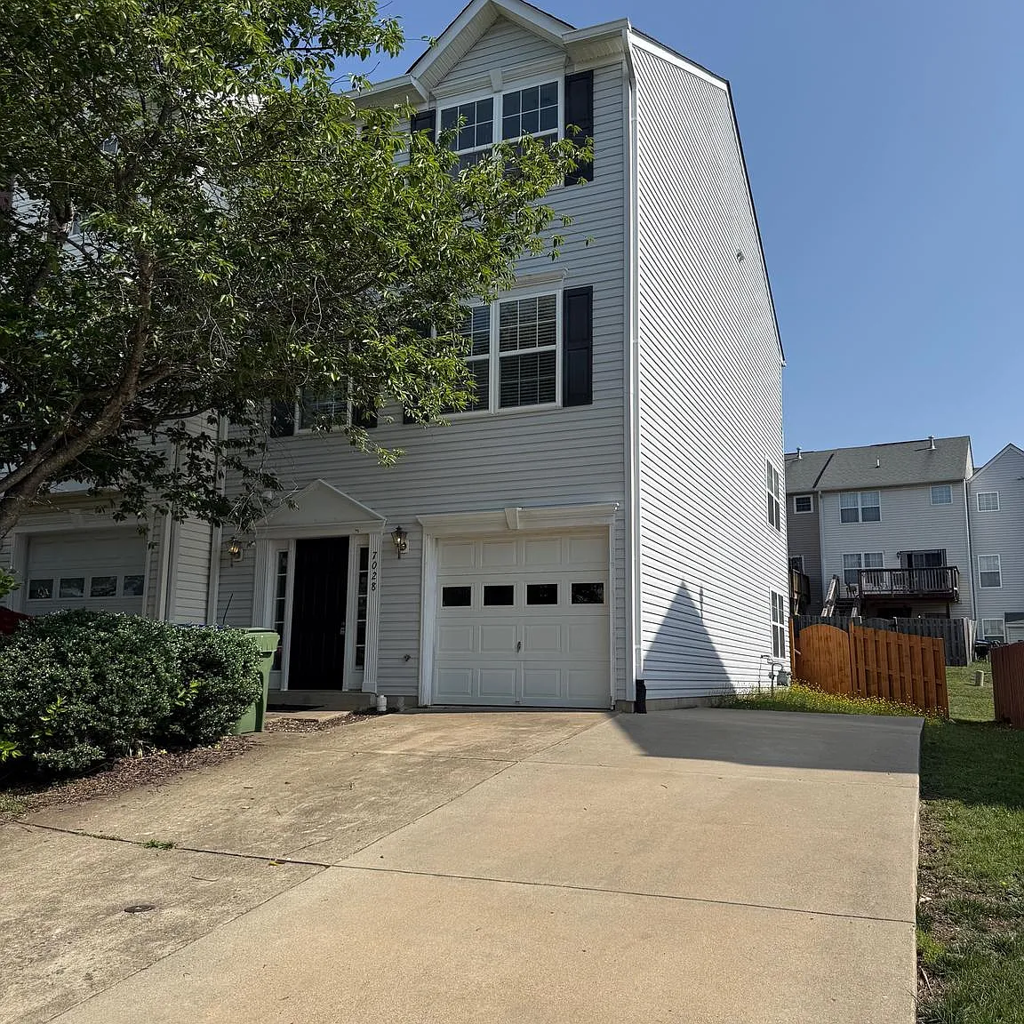 3 bed, 4.0 bath, 2340 sqft, $2,400 — Photo 1