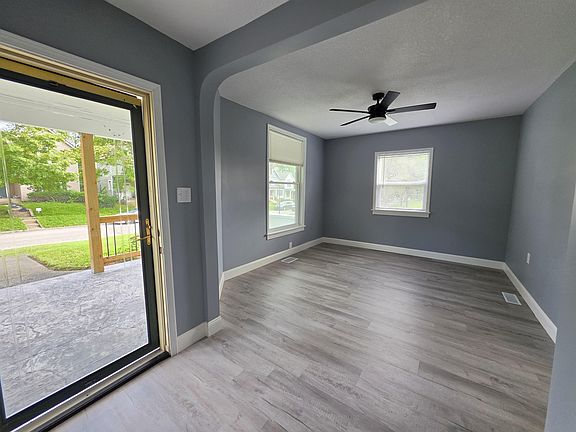 5th image of 2716 Hoagland Ave