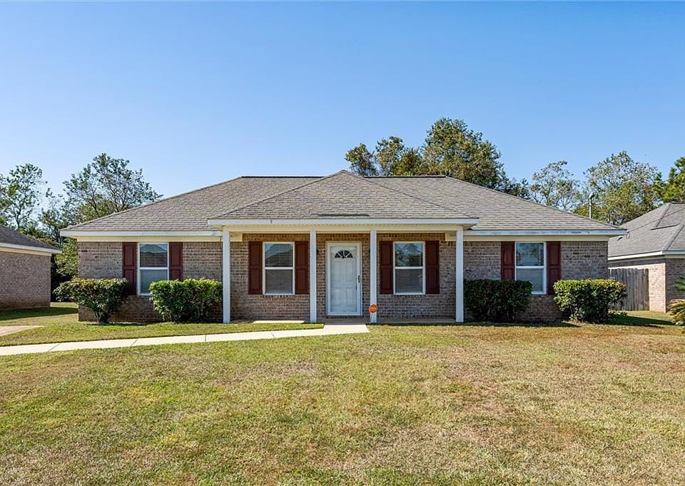 Ranch-style home with a front yard