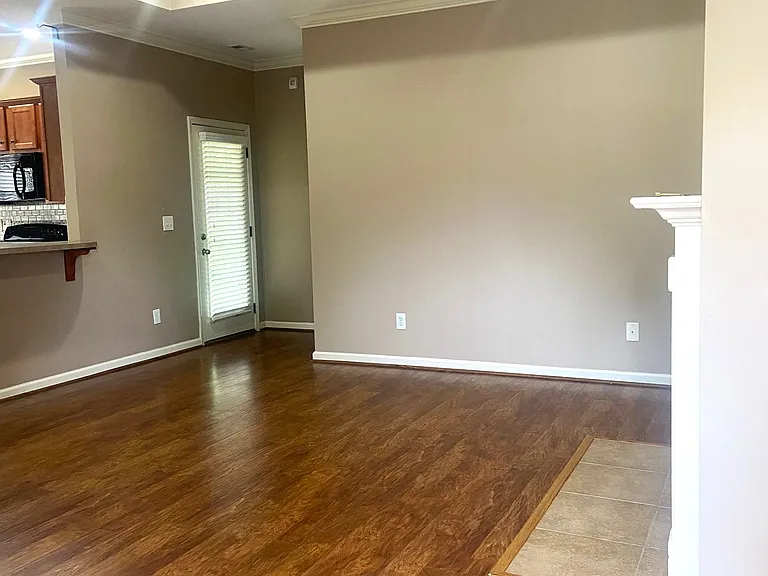 422 Holland Lakes Dr N — Photo 3