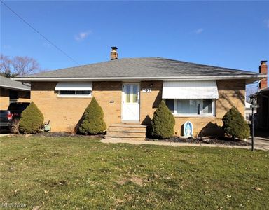 797 Pendley Rd, Willowick, OH, 44095