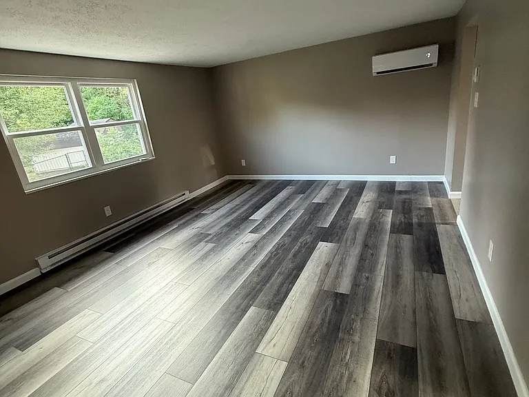 35 Sunnycrest Dr — Photo 3