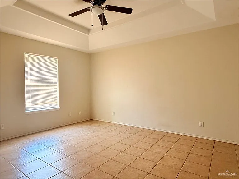 2113 W Carlos Dr — Photo 9