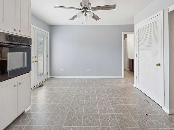 3rd image of 1127 Fieldcrest Rd