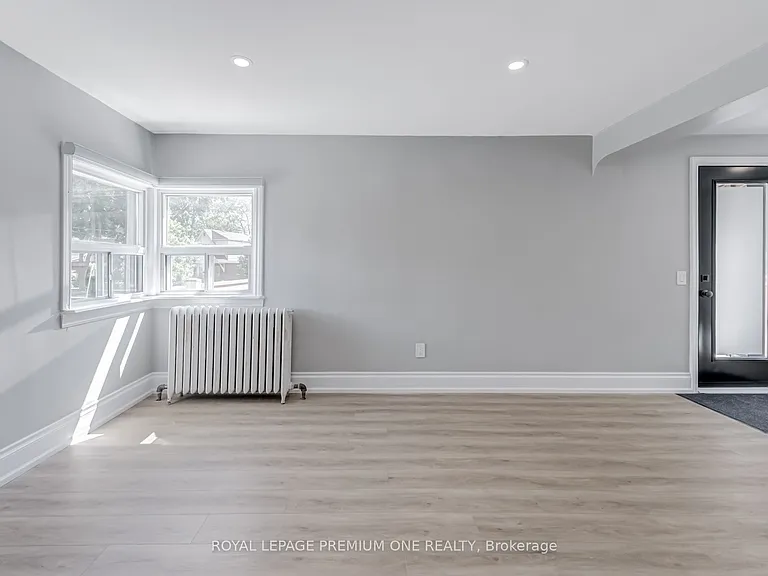 79 25th St #2 — Photo 14