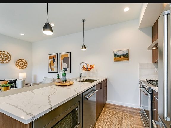 3rd image of 853 NW 54th St
