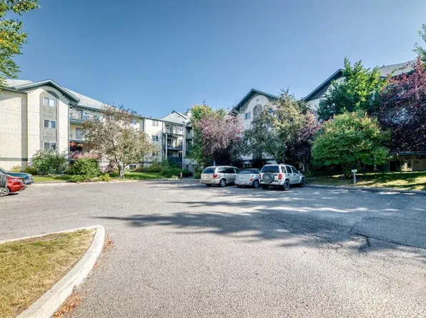 21 SW Dover Point SE #105, Calgary, AB T2B 3K4
