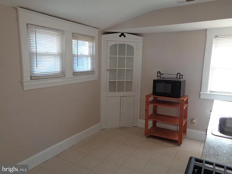2800 Linwood Ave #C — Photo 6