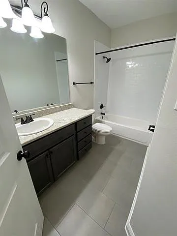 712 Heavens Dr #D — Photo 3