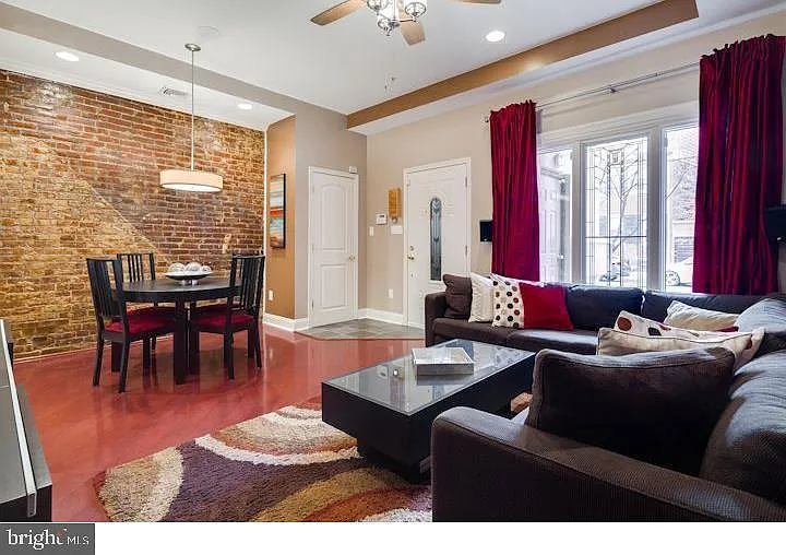 213 Christian St #A — Photo 2