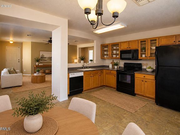 3rd image of 585 W JARDIN Loop