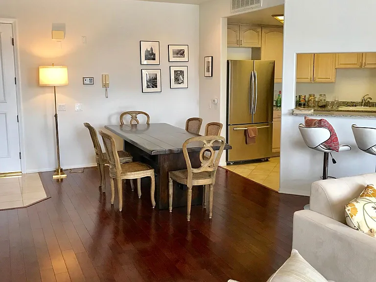8349 Blackburn Ave #302 — Photo 312