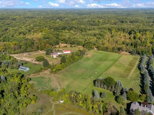 4767 Lake George Rd, Oxford, MI 48370
