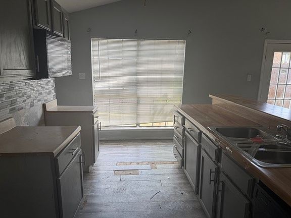 4th image of 9551 Gonzales Dr