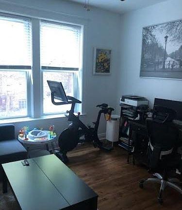 3rd image of 852 N Hoyne Ave #1
