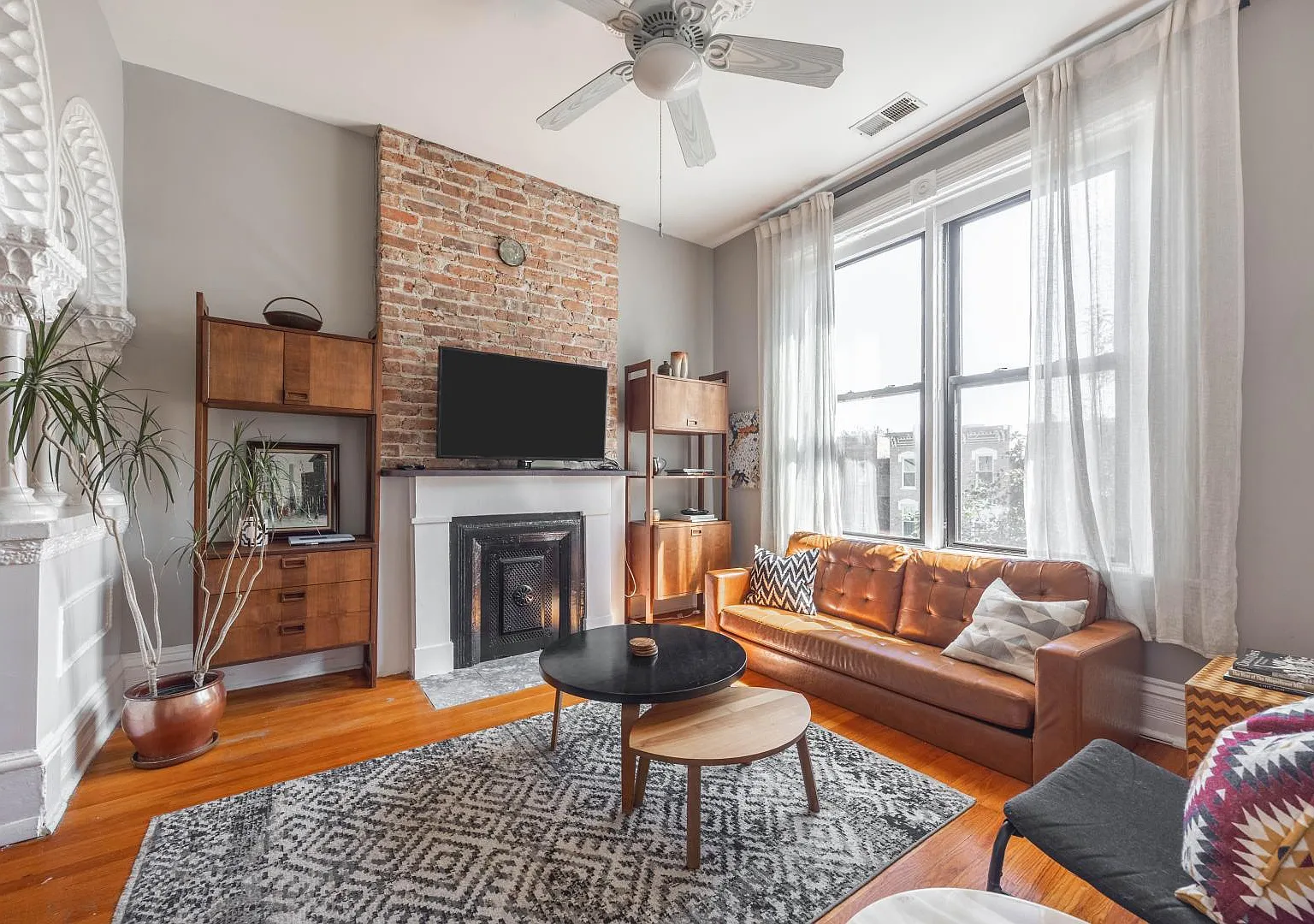 3 bed, 1400 sqft, $3,500 — Photo 4