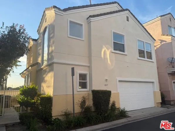 12671 Antigua Ct, Lynwood, CA 90262