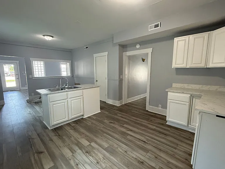2809 Columbia Ave — Photo 9