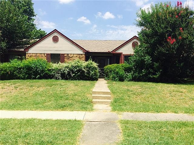 1st image of 425 Wind Wood Dr