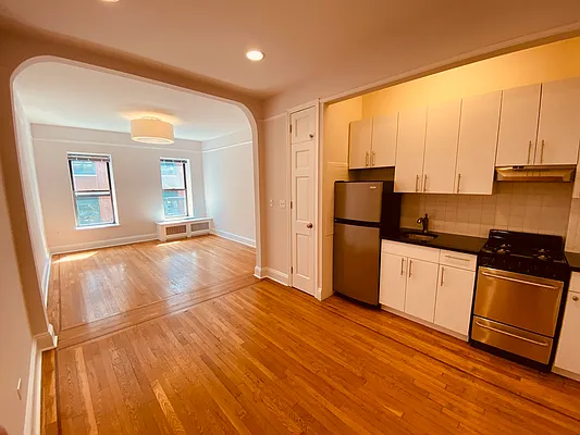 Rented by Metropolis Real Estate of Manhattan | media 13