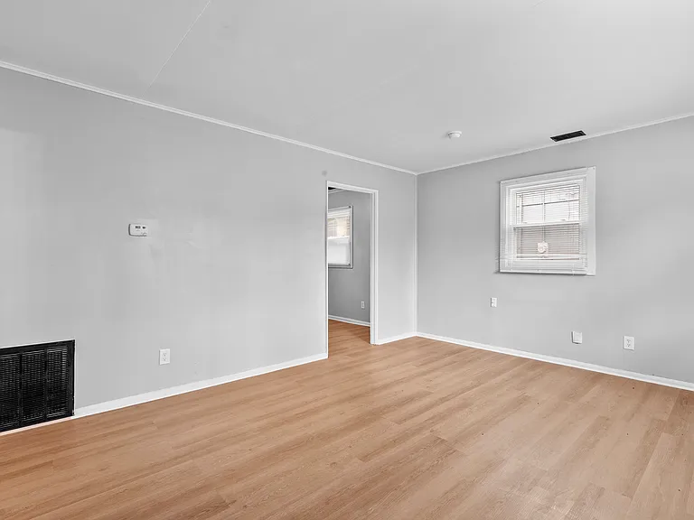 903 S 45th St — Photo 5