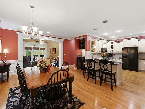 3rd image of 106 Bethpage Path