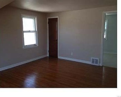 3rd image of 376 Mang Ave Floor 2