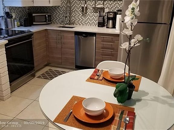 4th image of 505 NE 23rd St APT 2
