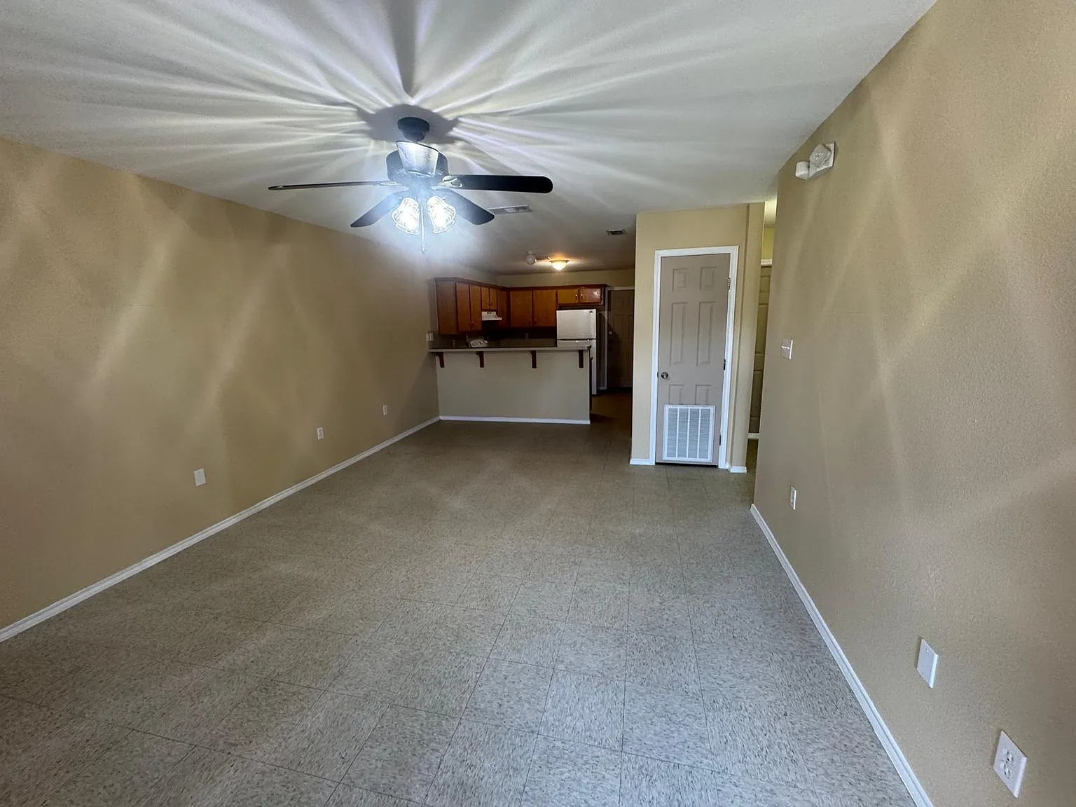 2 bed, $700 — Photo 4