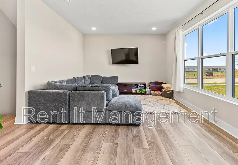 6910 Stony Point Dr — Photo 8