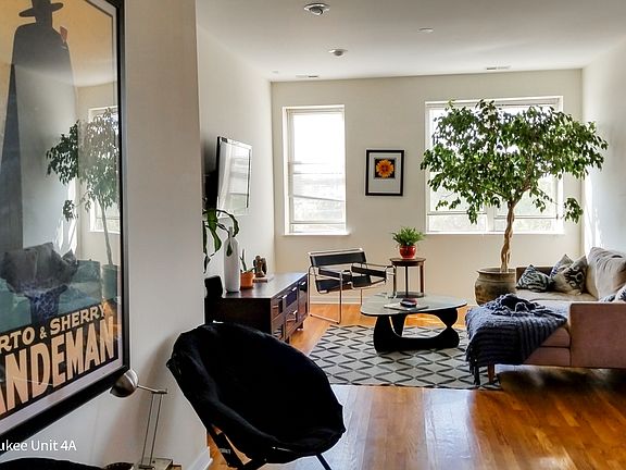 3rd image of 3559 N Milwaukee Ave APT 4A