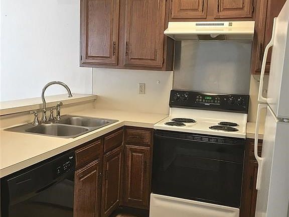 4th image of 2109 Country Villa Dr