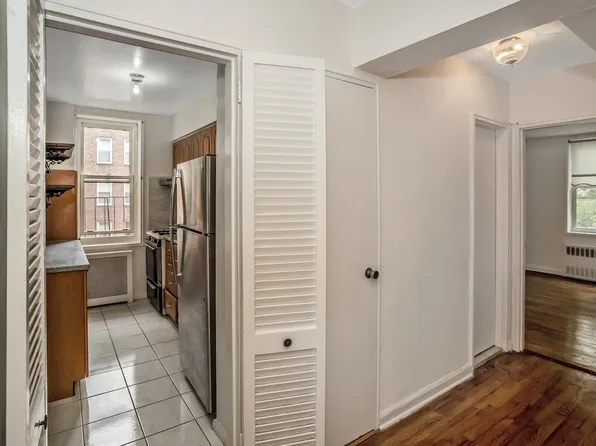 31-85 Crescent Street image 10 of 24