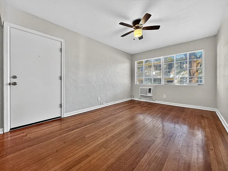 804 Highland Ave — Photo 9