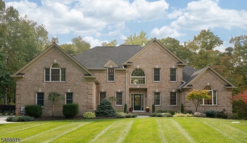 1st image of 13 E Hidden Valley Ct