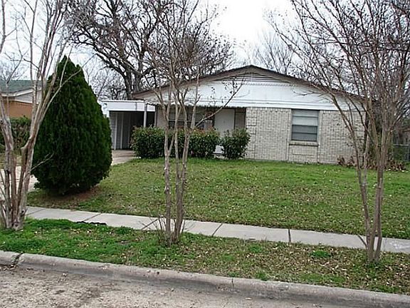 2nd image of 916 Bluebonnet Ln