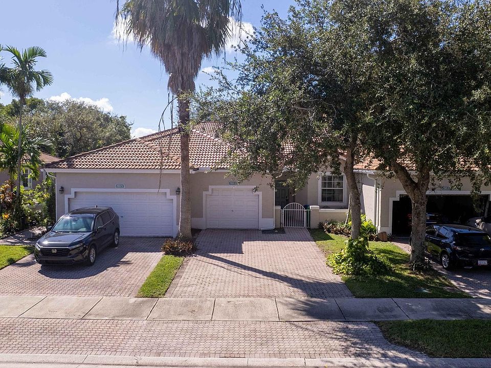 1st image of 7520 S Aragon Boulevard #2