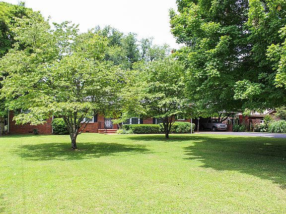 3rd image of 1022 Houston Dr