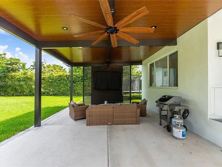 2031 SW 66th Ave — Photo 31