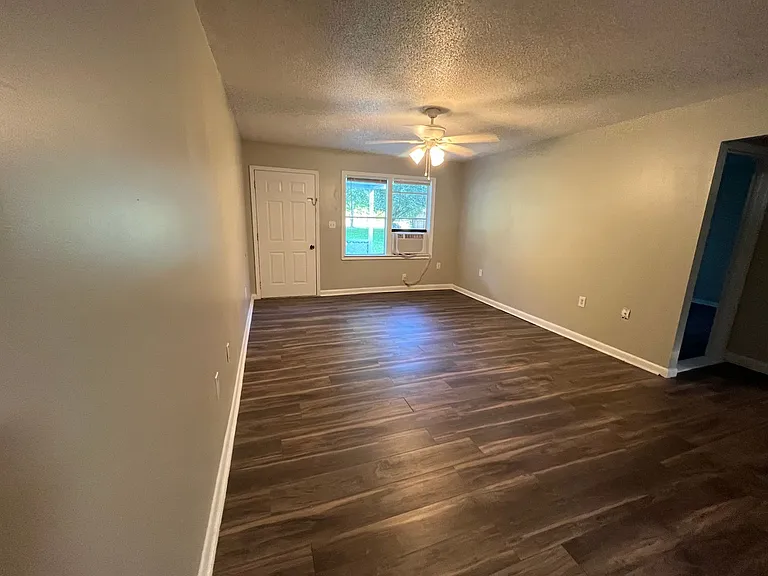4322 Banks Dr — Photo 10