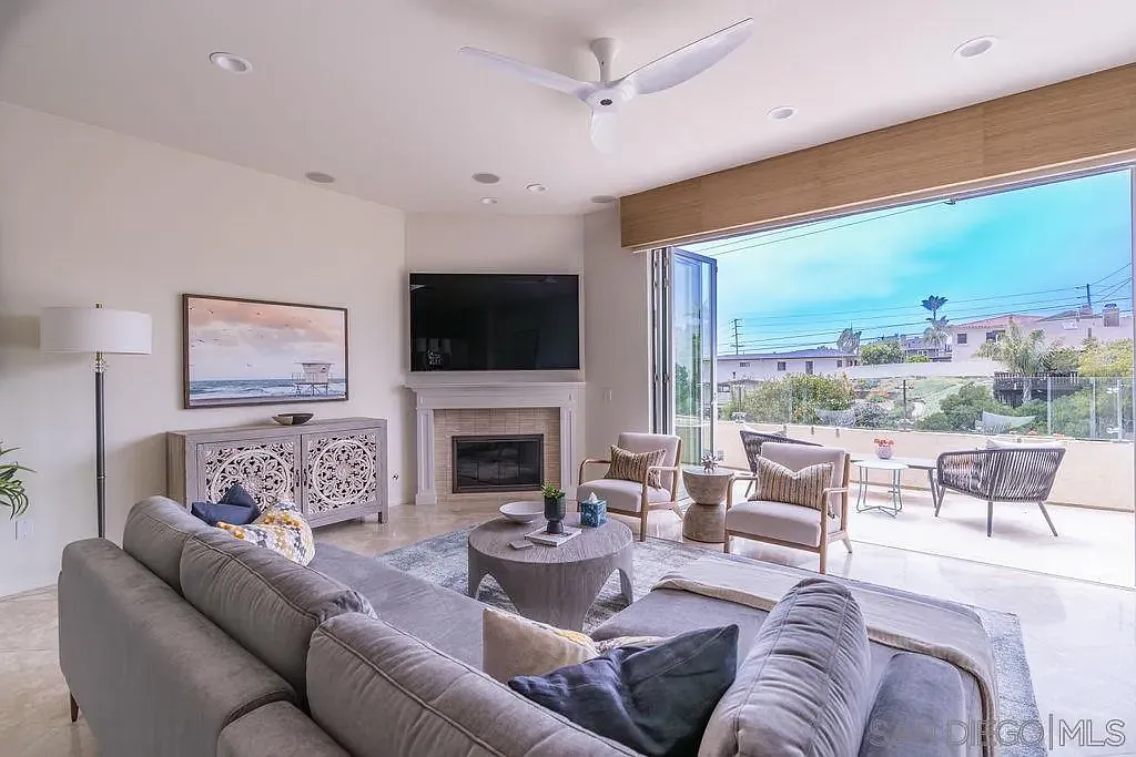 3 bed, 3.0 bath, 2754 sqft, $9,900 — Photo 1