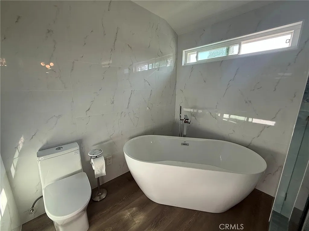 5 bed, 2740 sqft, $6,000 — Photo 2