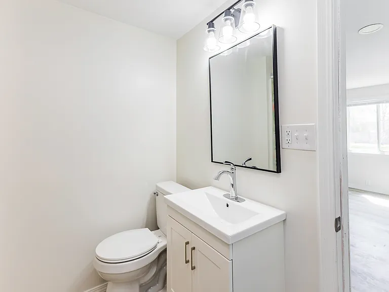 2104 N Hollywood Ave — Photo 12