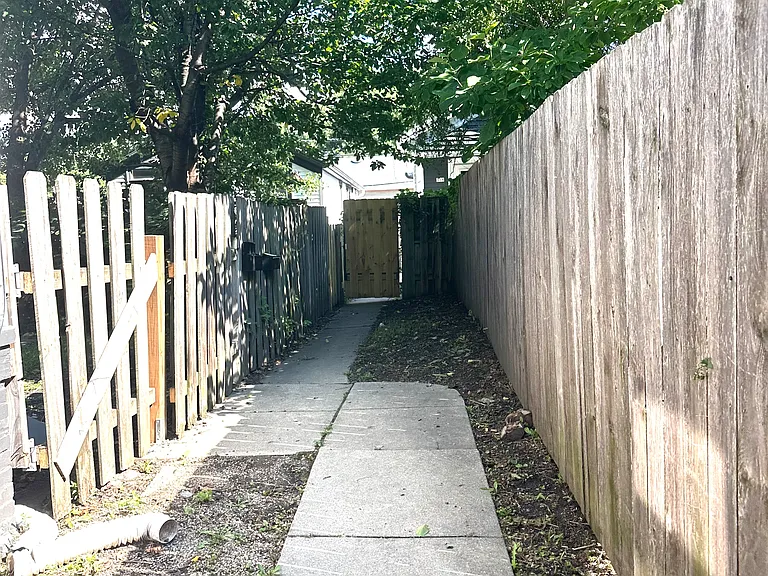 308 W Scott St — Photo 17