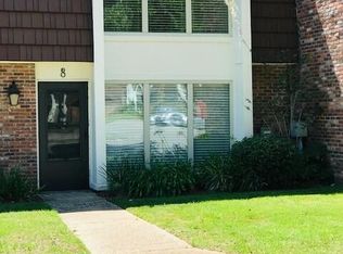 527 Front Beach Dr APT 8, Ocean Springs, MS 39564