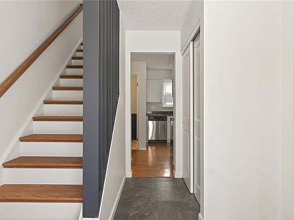 5th image of 460 Upper Valley Rd