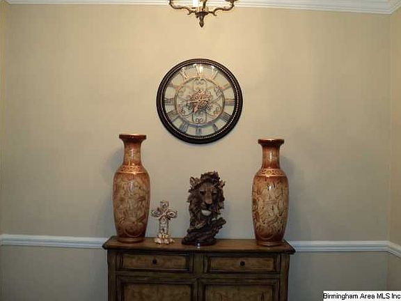 3rd image of 1915 Mayflower Dr
