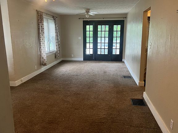 3rd image of 1302 E Mills Ave
