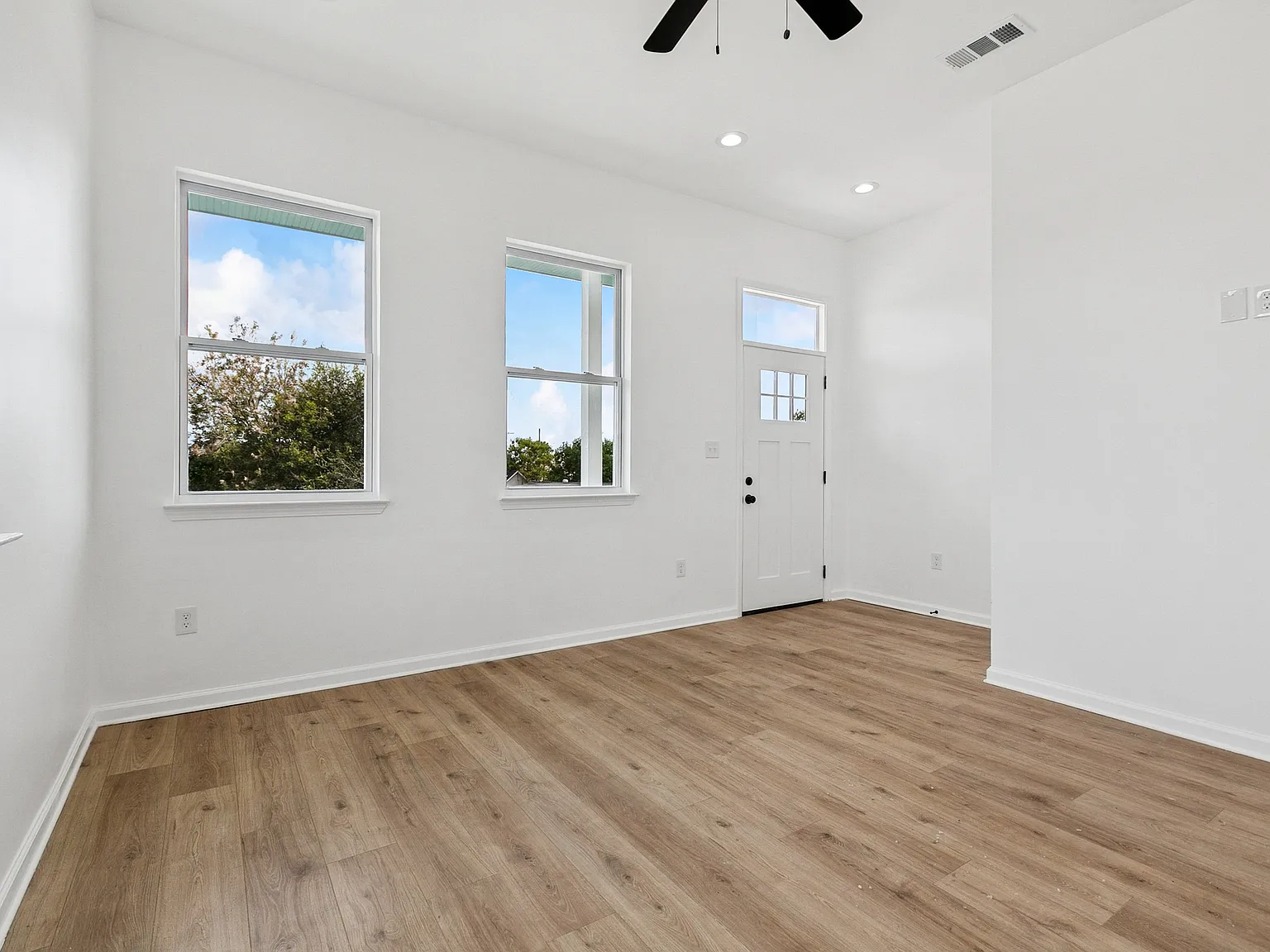 4 bed, 1400 sqft, $2,200 — Photo 3