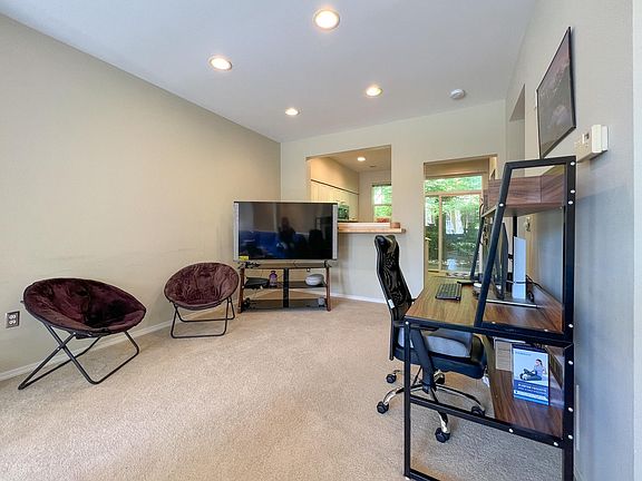 4th image of 9643 178th Pl NE Unit 2